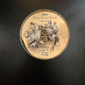 Entry Silver Rhodium Floral Sweater Guard Set